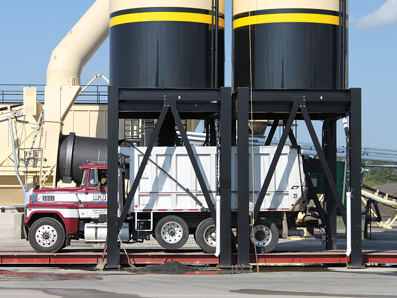 Anti collants et d&eacute;bituminants sp&eacute;cifiques pour enrob&eacute;s &agrave; chaud, ti&egrave;des ou &agrave; froid, en centrales, sur chantiers, en ateliers. Enrob&eacute;s routiers. Enrob&eacute;s &agrave; chaud. Enrob&eacute;s ti&egrave;des. Enrob&eacute;s &agrave; froid. Asphalte. Bitume. D&eacute;bituminant v&eacute;g&eacute;tal. Anti collant v&eacute;g&eacute;tal